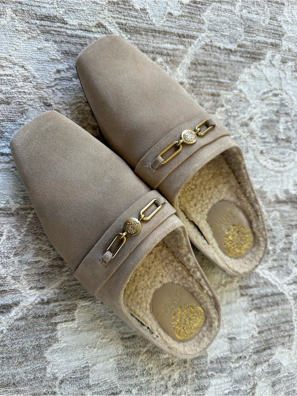 Vince Camuto NWOT Taupe Suede Shearling Gold Slip On Loafers (Mens 8/Womens 9.5) - Picture 2 of 11
